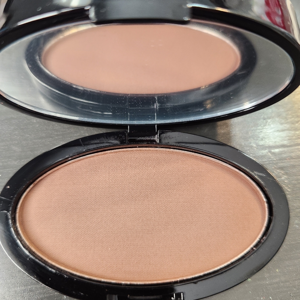 Eyebrow Powder - Picture 3 of 3